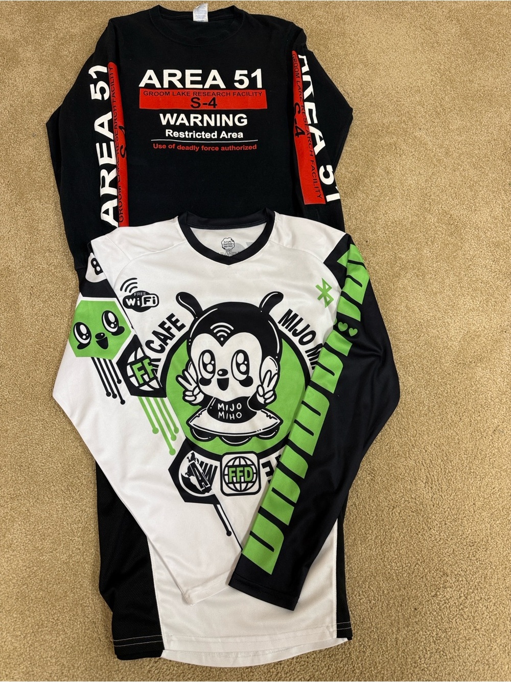 Adult Long-Sleeve Graphic Top in White & Green,adult small Area 51 novelty tee.
